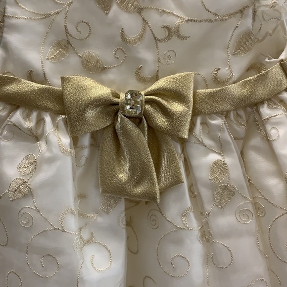 🥳Cute formal 12M dress by sweet heart rose - Picture 2 of 5